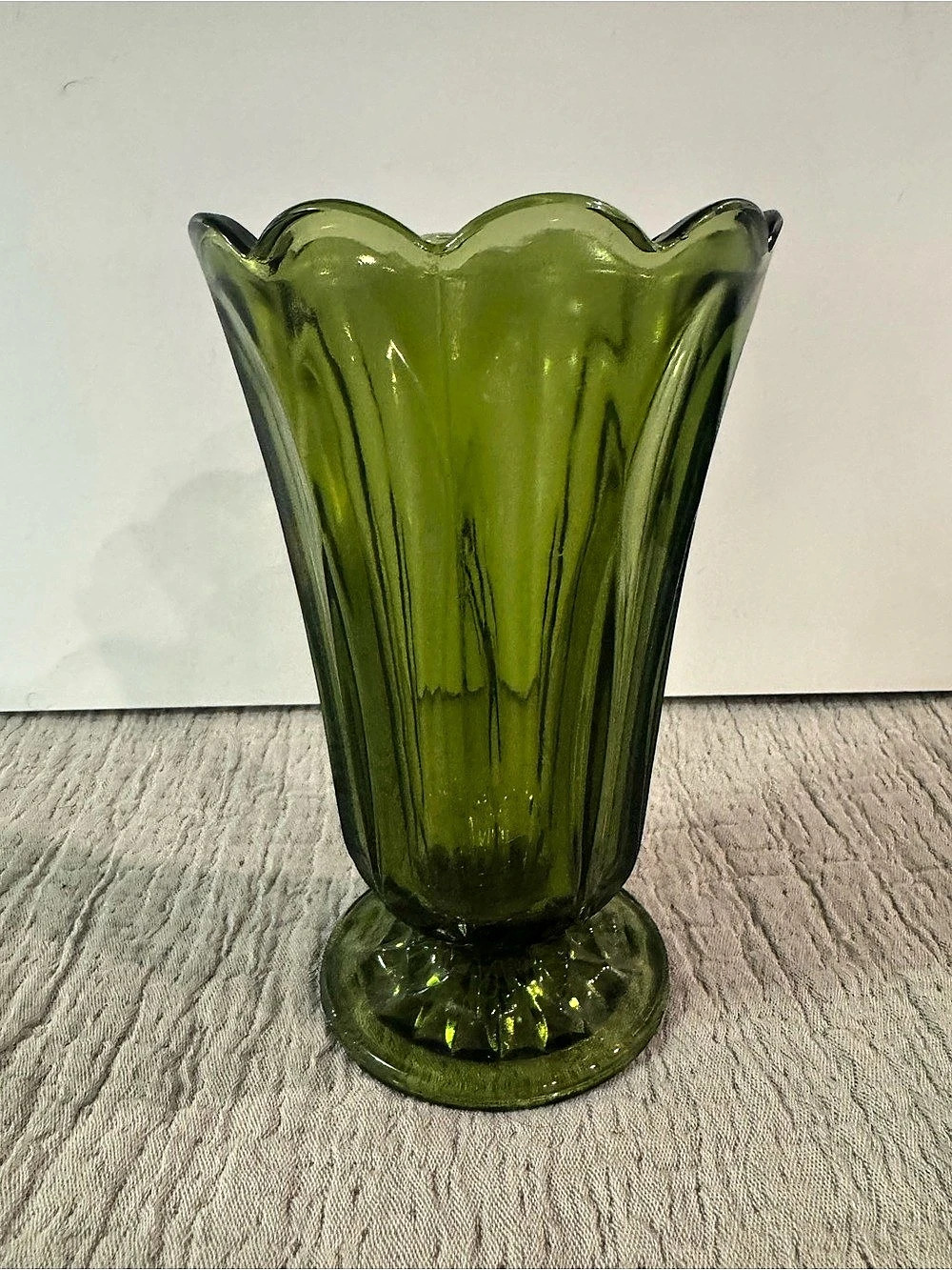 VTG Anchor Hocking Fairfield Avocado Green Glass Footed Vase Scalloped Rim